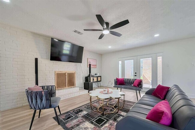 Building Photo - 13902 Wickersham Ln
