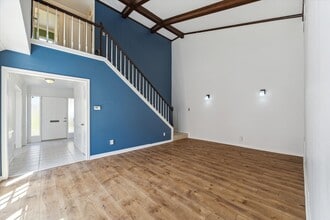 Building Photo - 1833 Saxony Ln