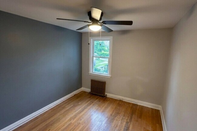Foto del edificio - 6121 Chinquapin Pkwy