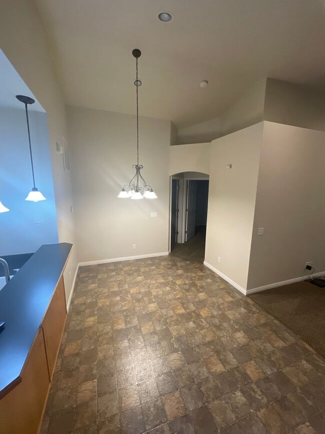 Building Photo - 1061 Canyon Meadow Dr