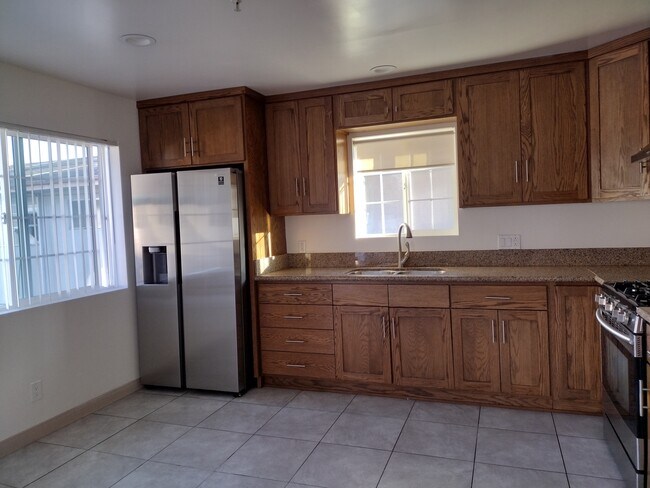 Foto del edificio - 723 N Kingsley Dr