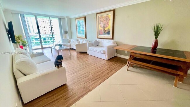 Foto del edificio - 19390 Collins Ave