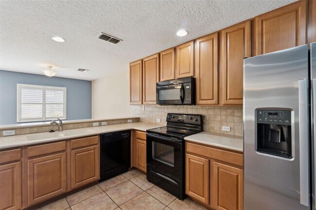 Building Photo - 12648 Somerset Oaks St