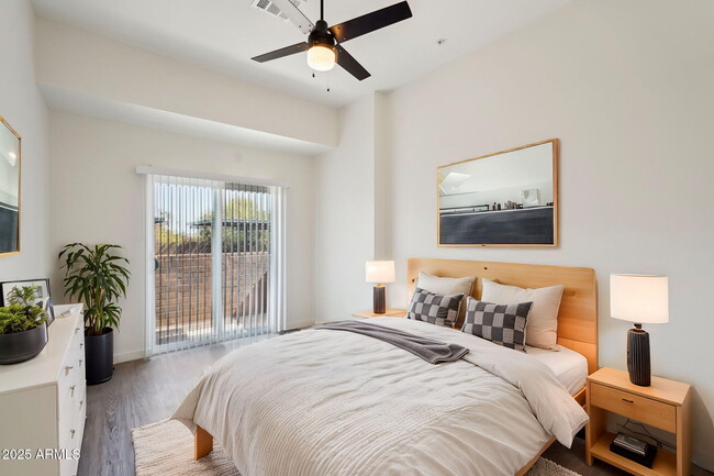 Foto del edificio - 3031 W Northern Ave