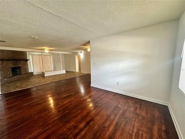 Foto del edificio - 5104 Londonderry Blvd