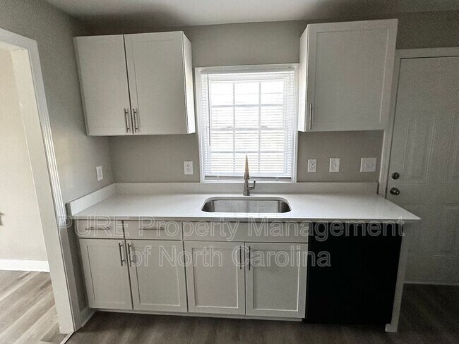Foto del edificio - 920 Holt St