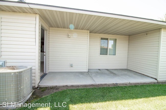 Building Photo - 1325-1423 N Teddy Pl