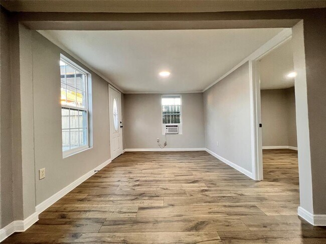 Building Photo - 207 Coronado St