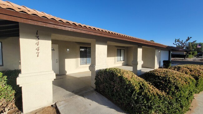 Foto del edificio - 13447 Shawnee Rd