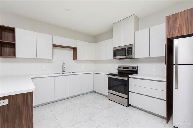 Foto del edificio - 804 Hidden Hls St