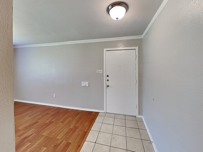 Building Photo - 210 Kelly Ln