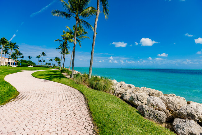 Foto del edificio - 19111 Fisher Island Dr