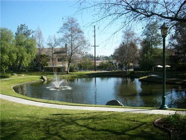 Building Photo - Charming 3 bedroom 2 bath home in the desi...