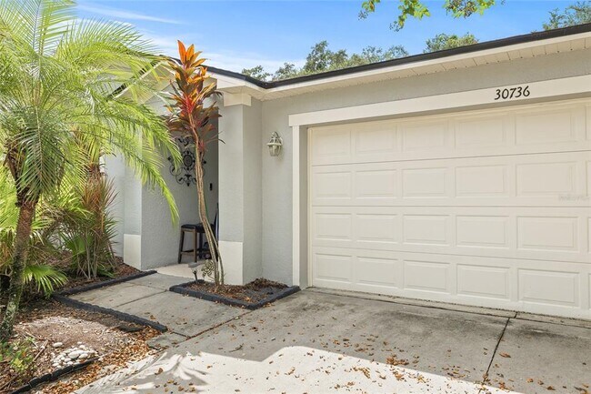 Building Photo - 30736 Sonnet Glen Dr