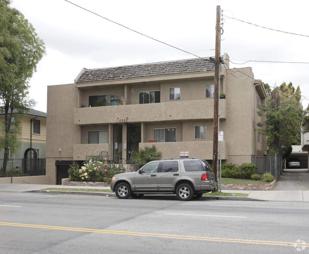 Primary Photo - 4942 Whitsett Ave