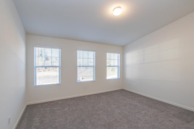 Building Photo - BEAUTIFUL 2 Bedroom Townhome in Cox Mill District - Move in Special