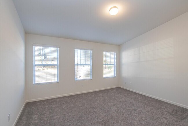 Building Photo - BEAUTIFUL 2 Bedroom Townhome in Cox Mill District MOVE IN SPECIAL - 1 MONTH FREE