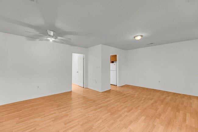 Foto del edificio - Folly Beach Apartment: Steps From All The Action