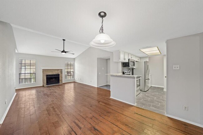 Building Photo - 14911 Wunderlich Dr