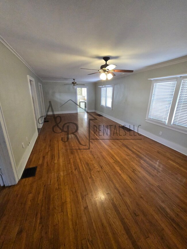 Foto del edificio - 1801 S Olive St