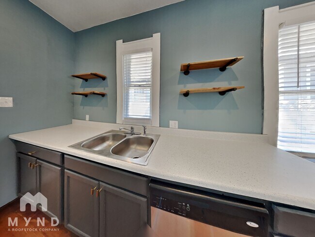 Foto del edificio - 4624 Junius St