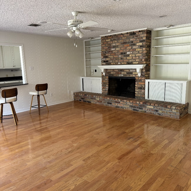 Foto del edificio - 114 Oak Dr