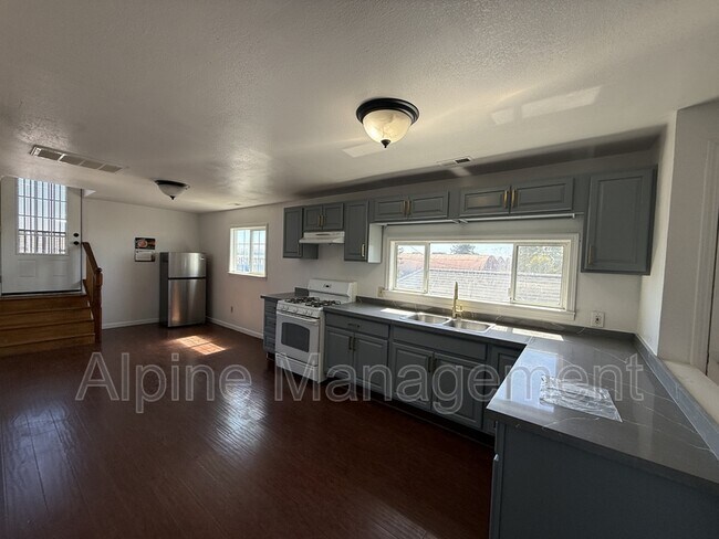Building Photo - 806 52nd Ave