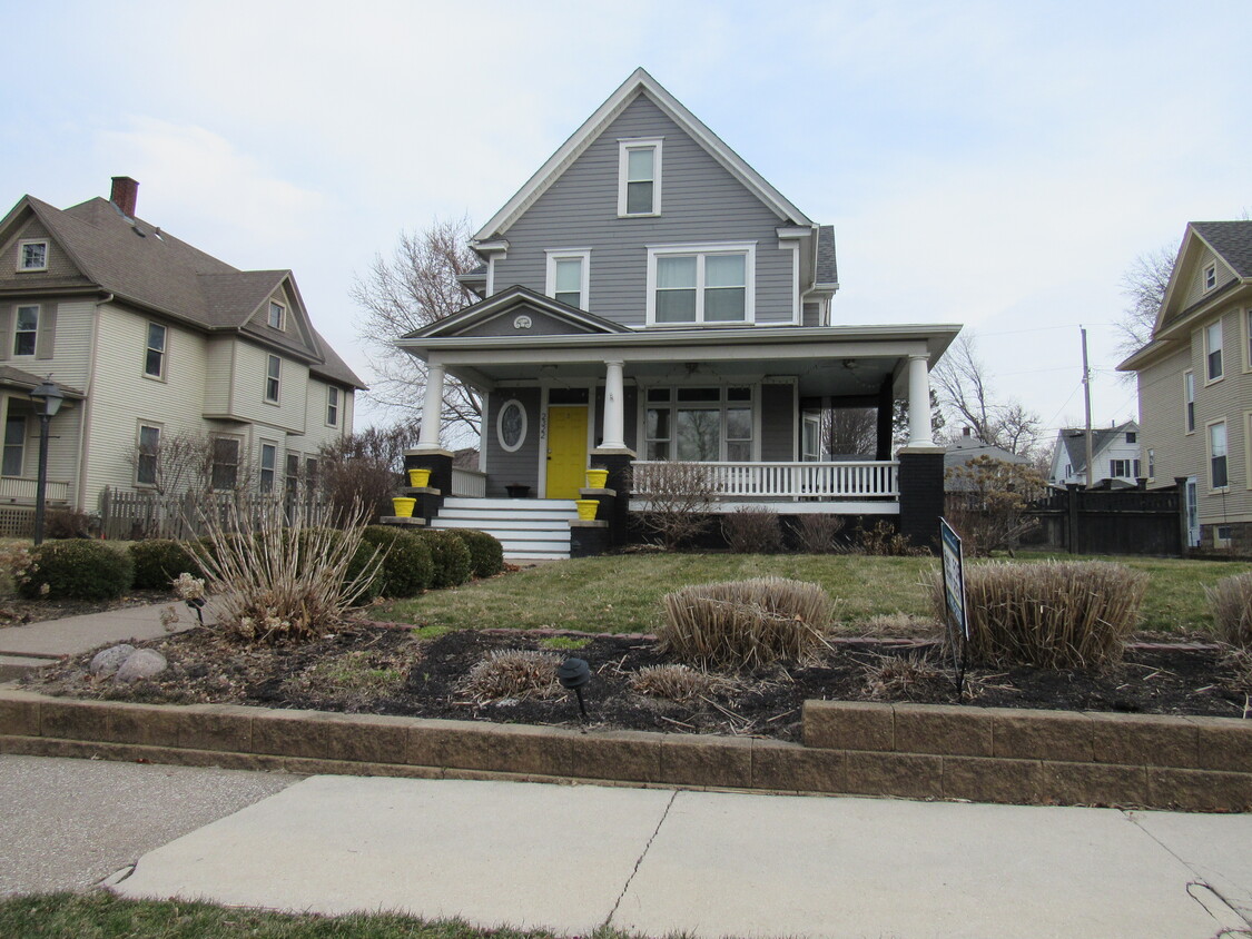 Primary Photo - 2322 E 11th St