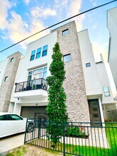 Building Photo - 2115 Arabelle St