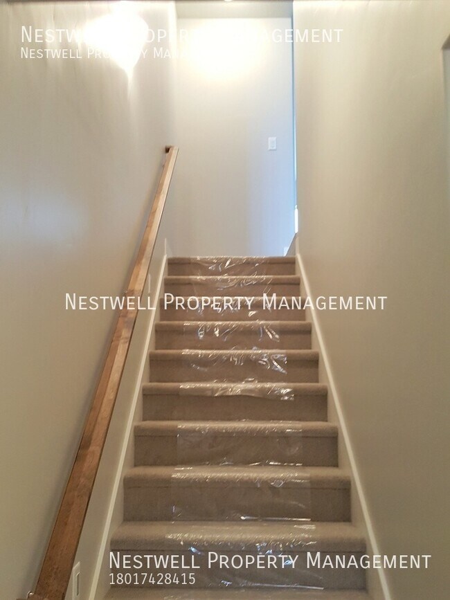 Building Photo - Wonderful Three-Story Townhome in Traverse...