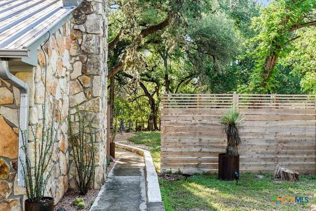 Foto del edificio - 202 Leveritts Loop