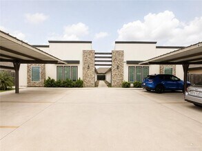 Building Photo - 16 Teak Dr