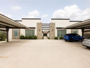 Building Photo - 16 Teak Dr