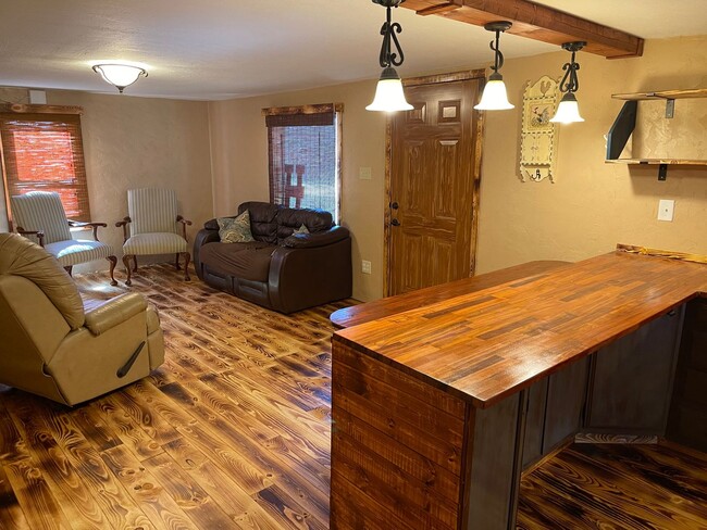 Foto del edificio - VALLES MINES - Ranch Home on 1 Acre with L...