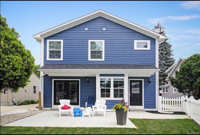 Building Photo - 910 E Windemere Ave