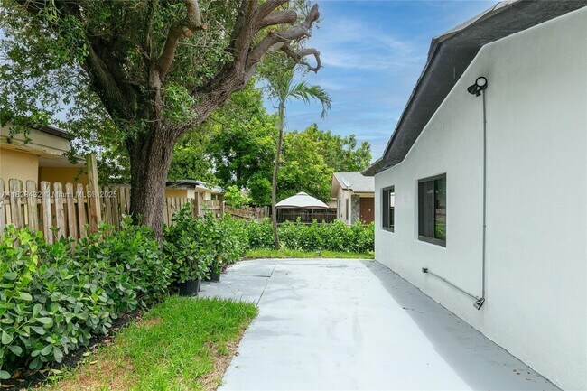 Foto del edificio - 6125 SW 40th Ct