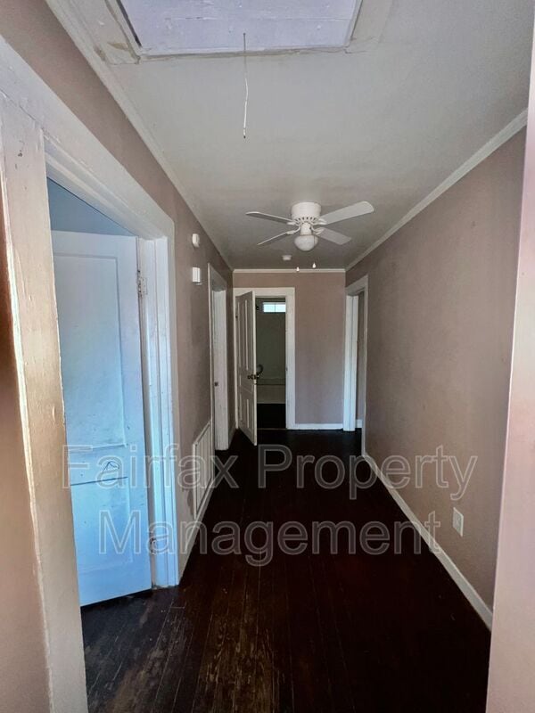 Building Photo - 2111 Charles St