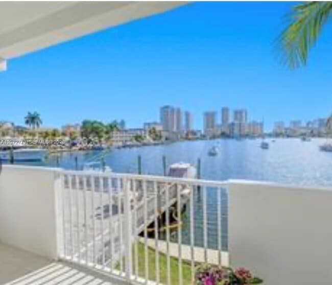 Foto del edificio - 462 Golden Isles Dr