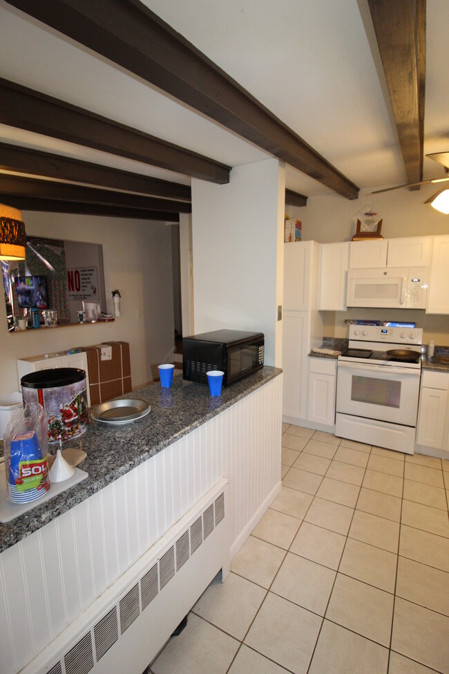 Building Photo - 5 Cobblestone Rd