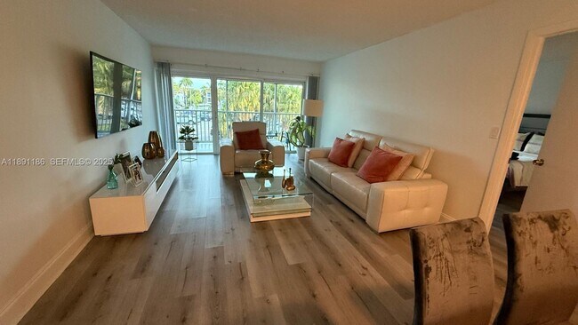 Foto del edificio - 140 Lakeview Dr