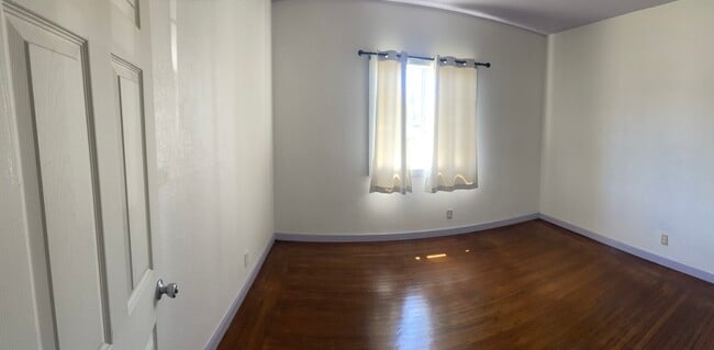 bedroom 2 - 1234 Georgia St