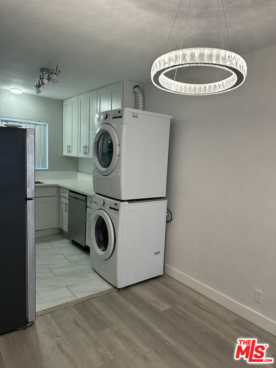 Building Photo - 326 S Serrano Ave