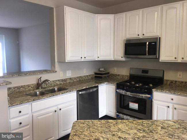 Building Photo - 97 Colts Neck Dr