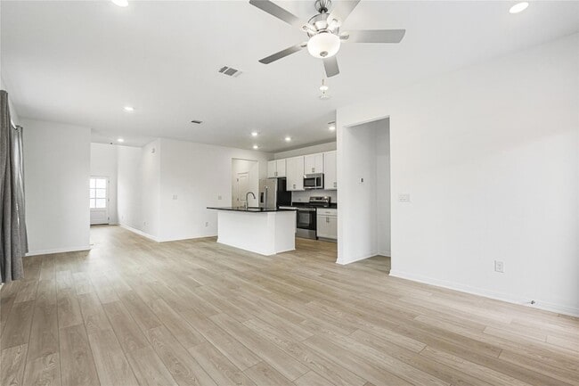 Building Photo - 701 Unakite Trl