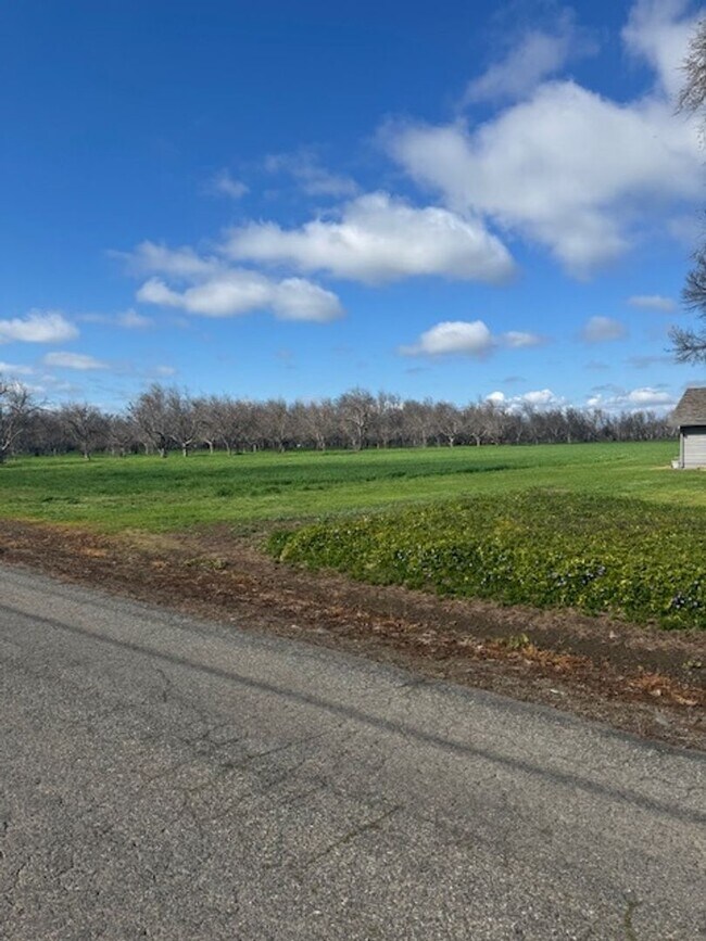 Foto del edificio - Country Style Living in this Charmin Home in Anderson