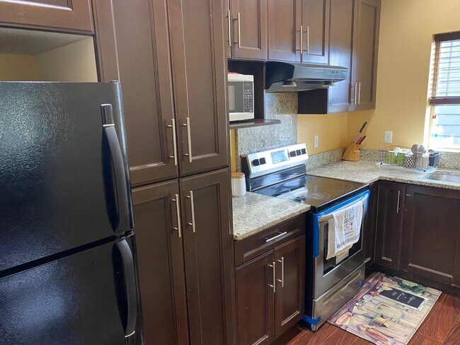 Foto del edificio - 5-Bedroom Home Located in Barkley Neighborhood