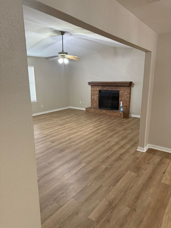 Building Photo - Beautiful 3 Bedroom home in Springhill ISD