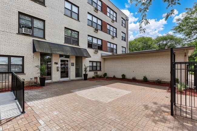 Building Photo - 2411 West Fitch