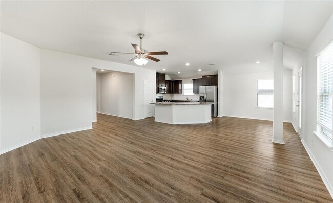 Building Photo - 716 Bluebird Way