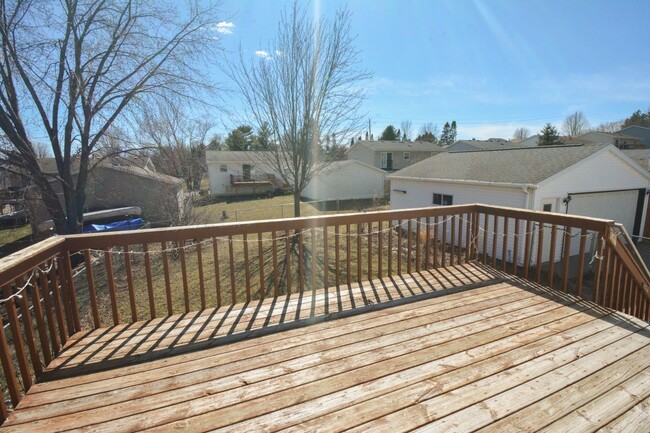 Building Photo - 4 bed 2 bed For Rent in Country Club Manor!